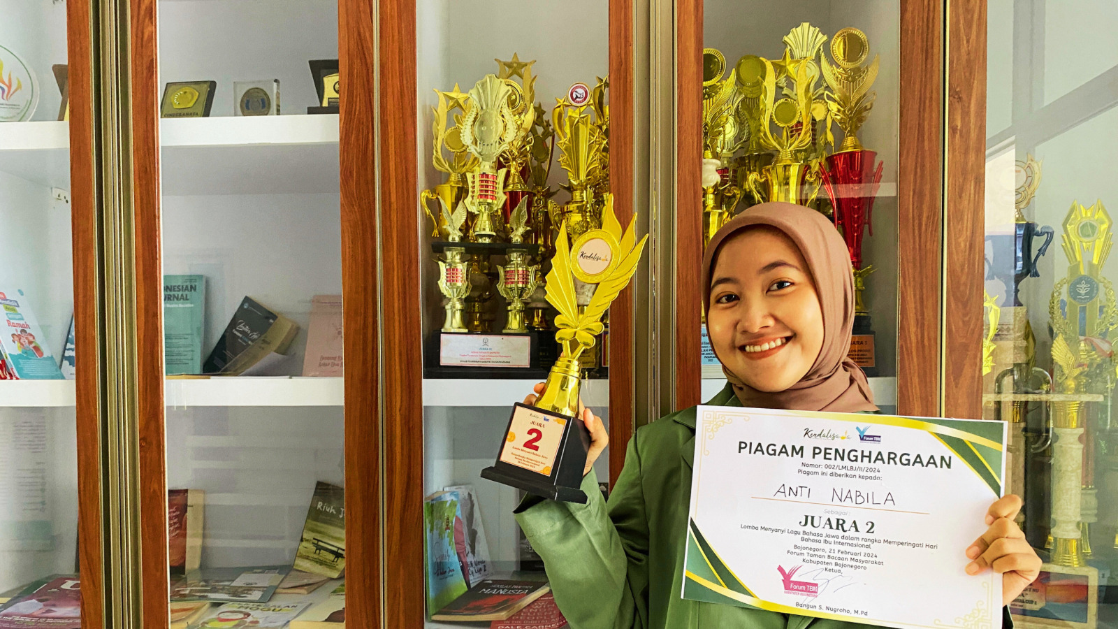 Mahasiswi PAI UNUGIRI Bojonegoro Juara Nyanyi Bahasa Jawa